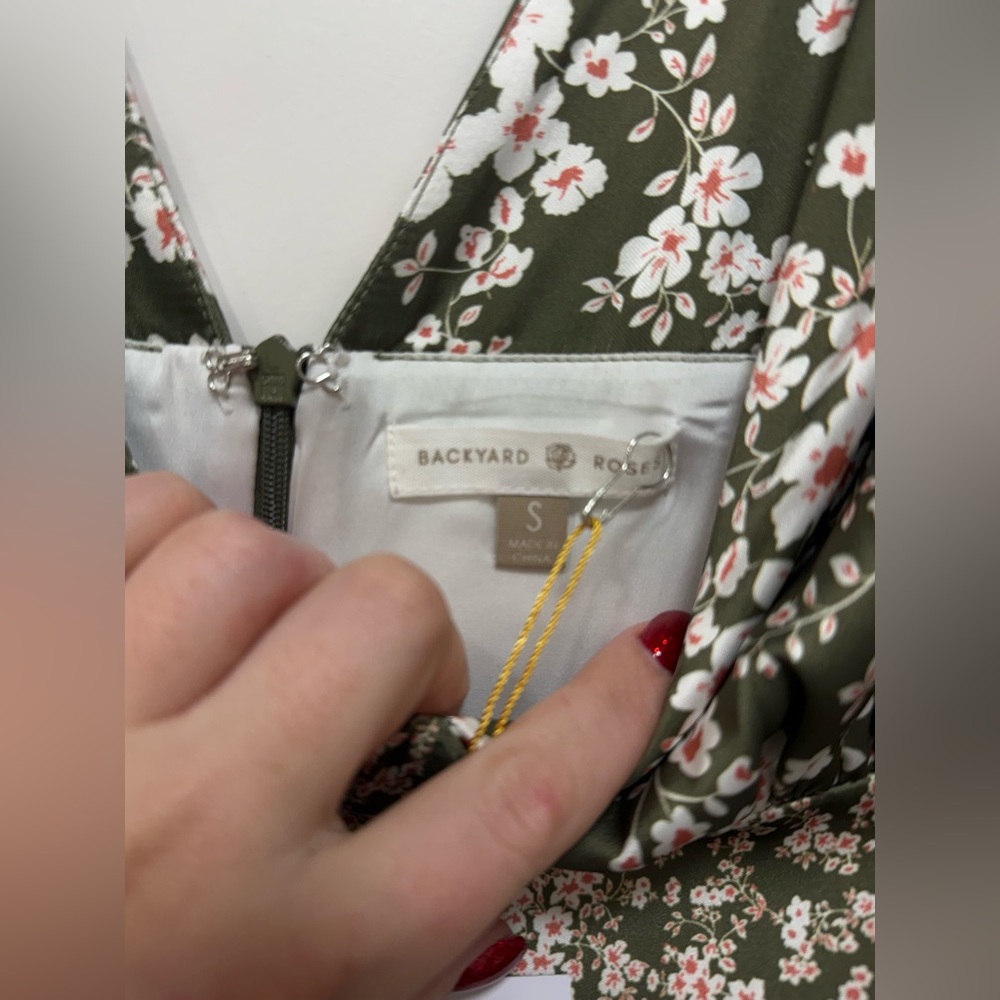 Backyard Roses Kristina Dress NWT - Picture 8 of 14